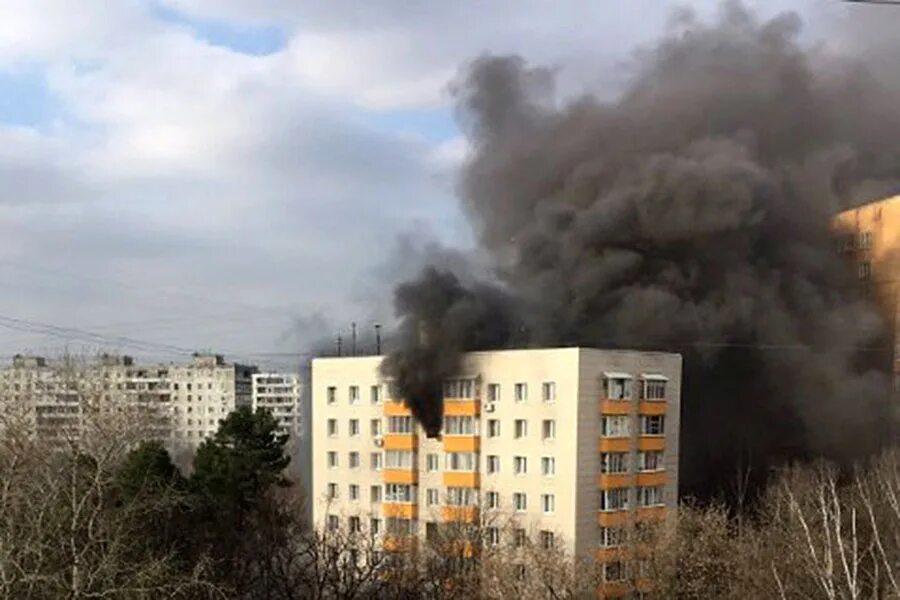 Московский взрыв сегодня. Пожар на Берзарина 23. Пожар на Северо востоке Москвы сейчас. Пожар в доме в Москве.