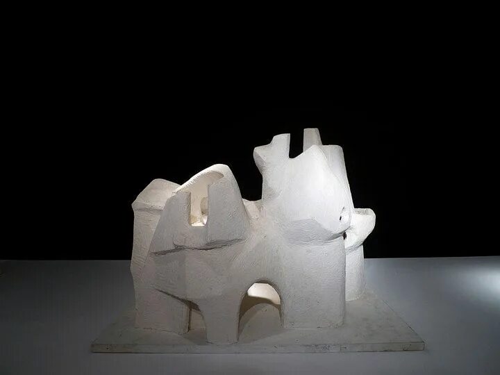 Sculpture and architecture. Organic sculpture.