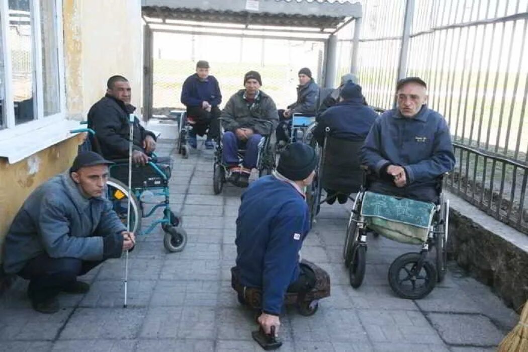 Инвалид группа украина. Тюрьма для инвалидов. Осужденные инвалиды. Зеки инвалиды. Тюрьма для инвалидов колясочников.