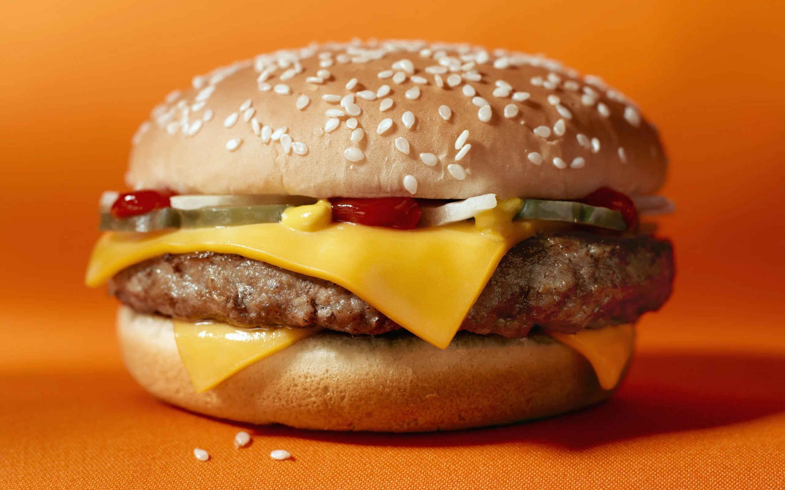 Про гамбургер. Биг Мак. Бургер чизбургер. Гамбургер макдональдс. Еда из Макдональдса чизбургер.