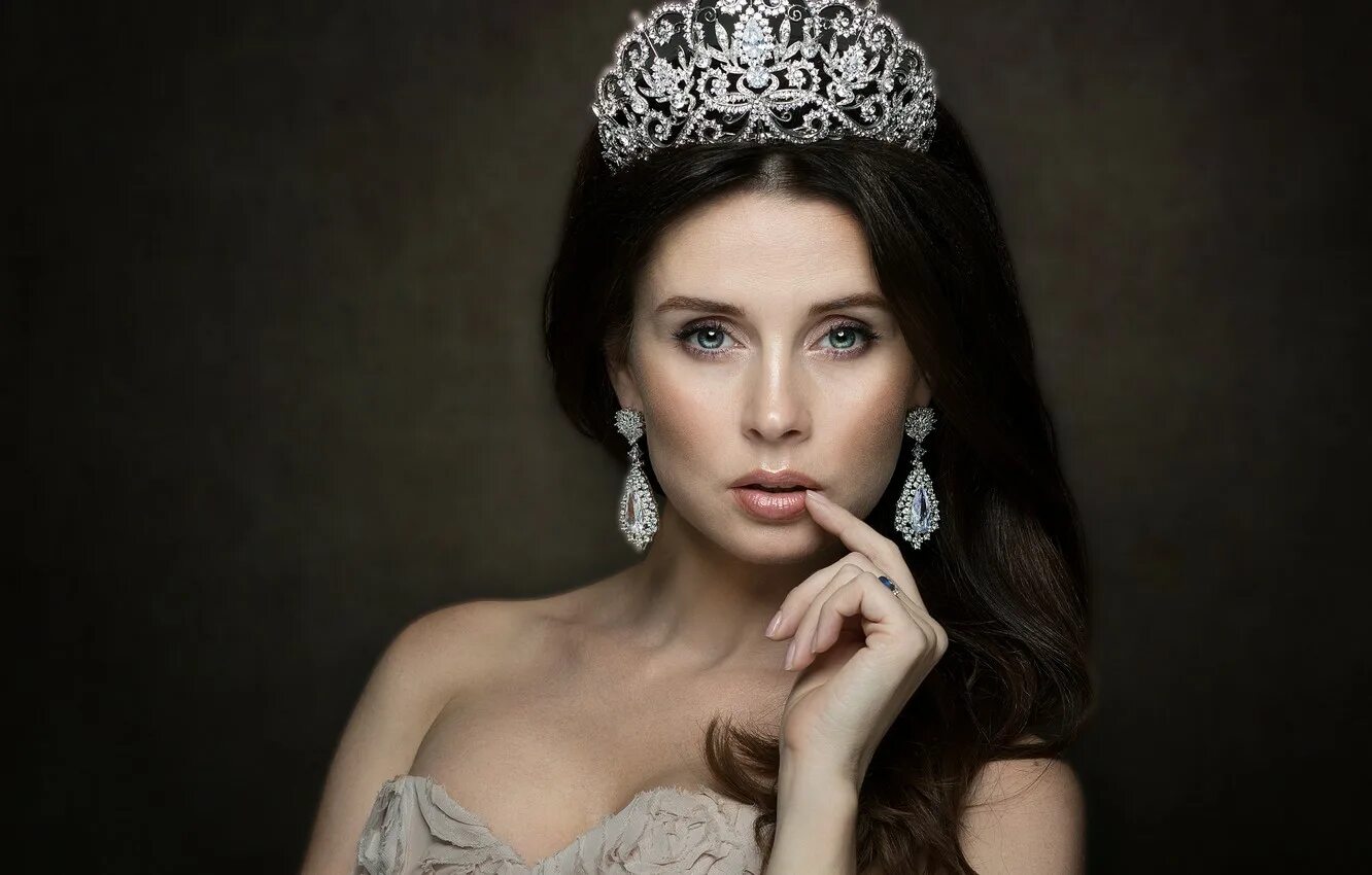 Королева одна девчонка в 16