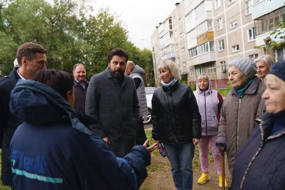 Мк ру новости на сегодня главные события. Жители многоквартирного дома. Встреча Ежокина Михаила в эко клубе Домодедово. Перекрытие во дворе дома.