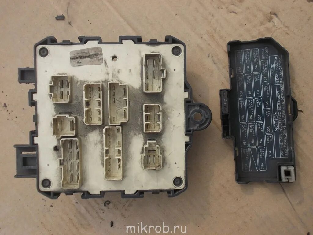 Блок предохранителей toyota lite ace. Блок предохранителей тойота таун айс 1992. Блок предохранителей toyota town ace. Тойота таун айс блок предохранителей. Блок предохранителей toyota town ace.