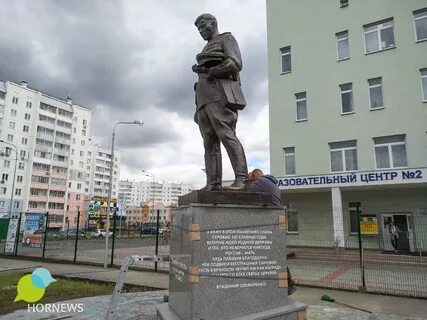 В центре города установлен памятник