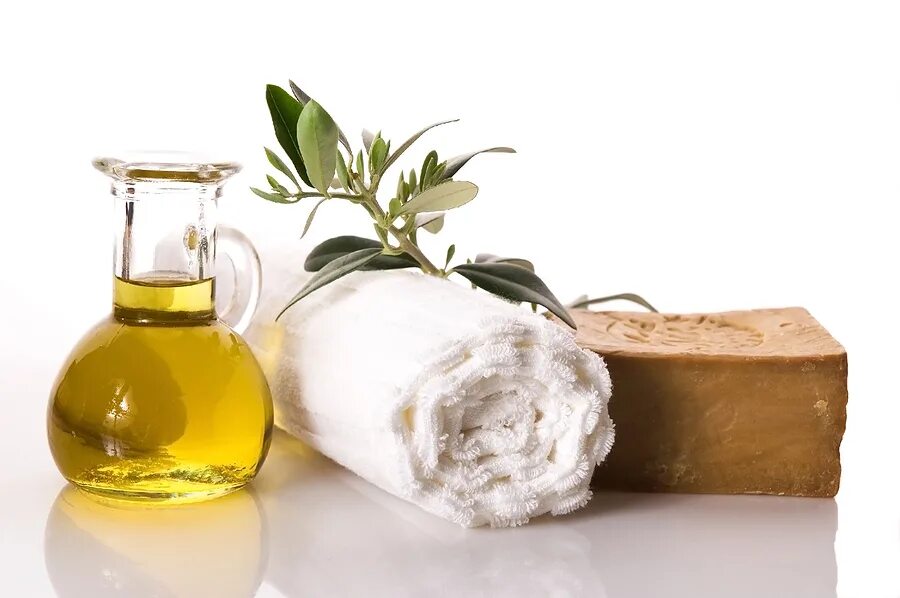 Оливковое масло для массажа. Масло. Растительные масла в косметологии. Оливковое масло для кожи. Масло лечебное массажное.