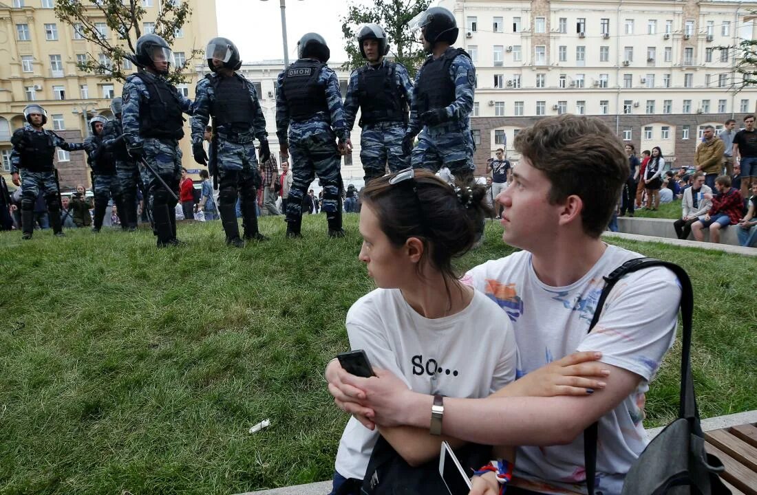 Алексеев 12 июня. Митинг. Митинги в России. Протесты молодежи. Митинг 12 июня 2017 в Москве.