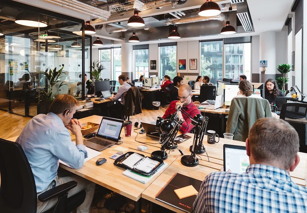 Wework савин. Wework сша. Wework история компании. Wework сериал 2022. Адам ньюман коворкинг и wework.