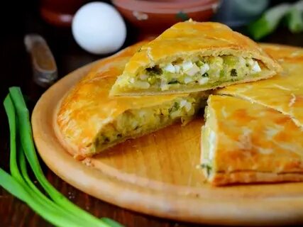 Слойка с зеленым луком