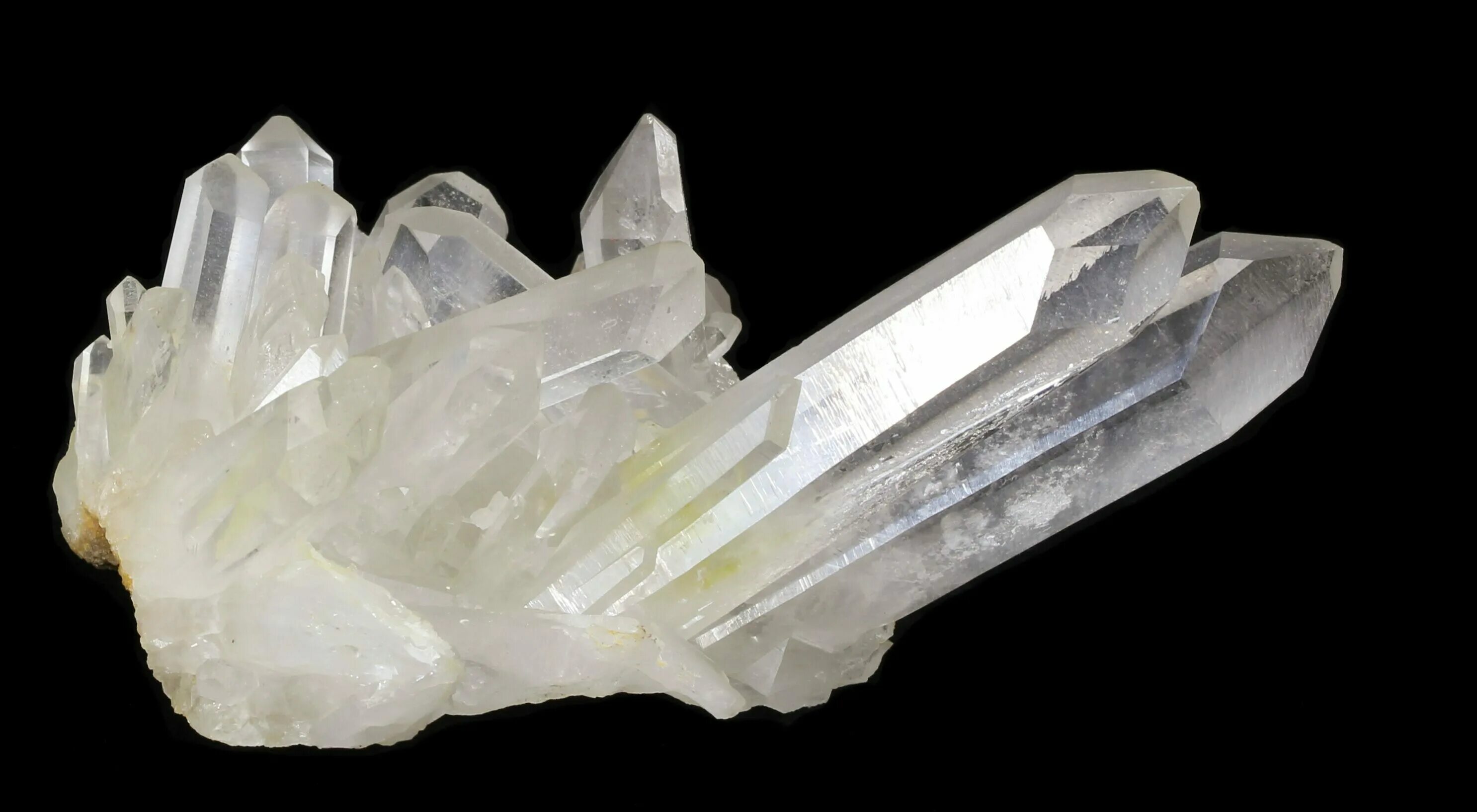 Quartz crystal. Кварц минерал. Минералы кварц горный хрусталь. Кварц b1kdl. Льдистый кварц.