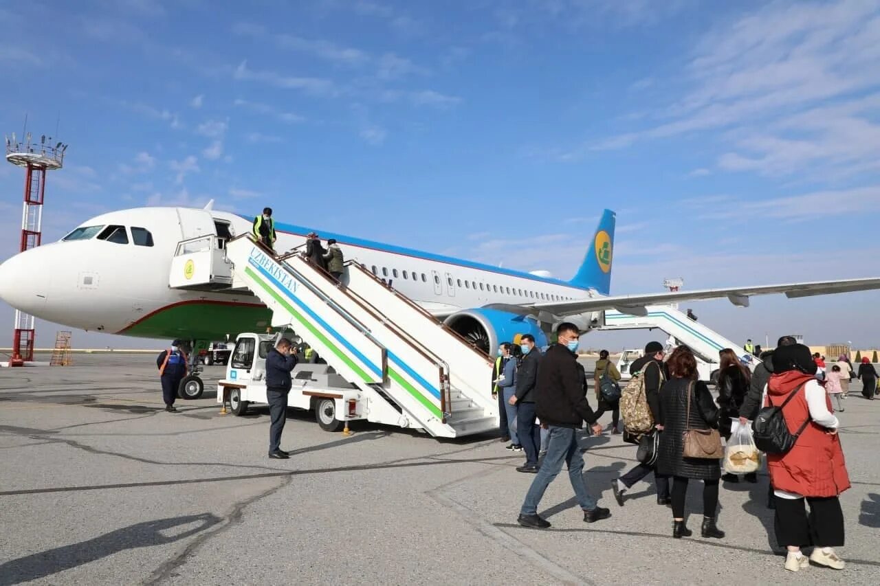 Узбекистан авиакомпания хаво йуллари. Аэропорт Uzbekistan Airways аэропорт. Узбекские авиалинии a320neo. Самолет Узб хаво йуллари. Авиарейсы узбекистана