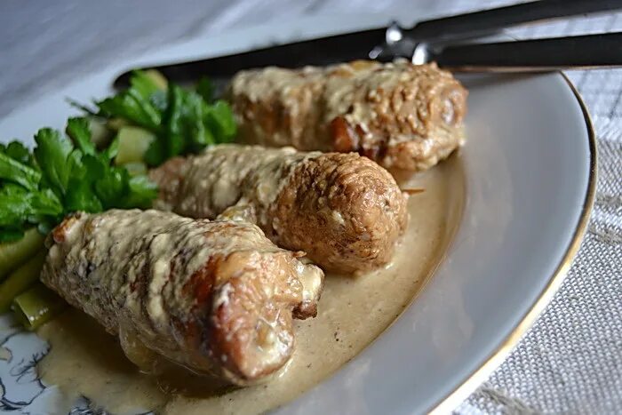 Мясные пальчики рецепты фото. Крученики млинцы. мясные крученики с грибами. крученики (мясные рулетики). крученики из говядины с грибами.