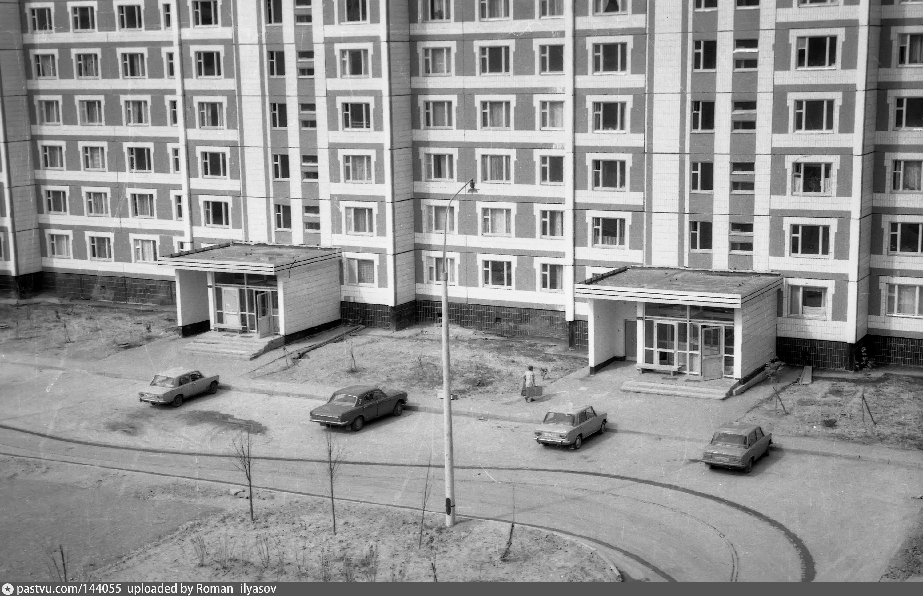 Маршала бирюзова 10 двор. Немецкий дворик октябрьское поле. Новая детская площадка на маршала жукова. Маршал дворик. Мамина радость площадка.