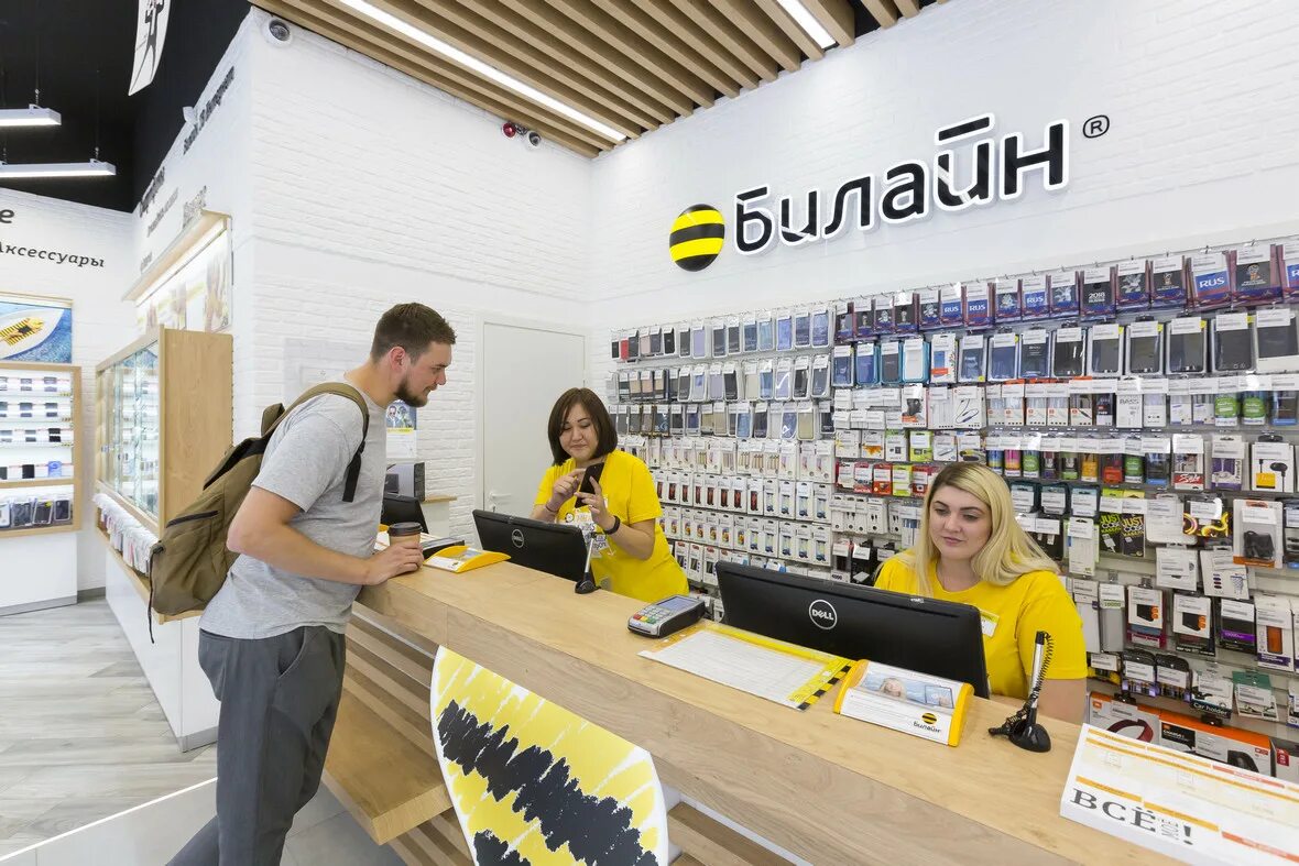 Билайн витрина магазина. Сотовый салон билайн. Билайн витрина магазина. Beeline store. Офис продаж билайн.