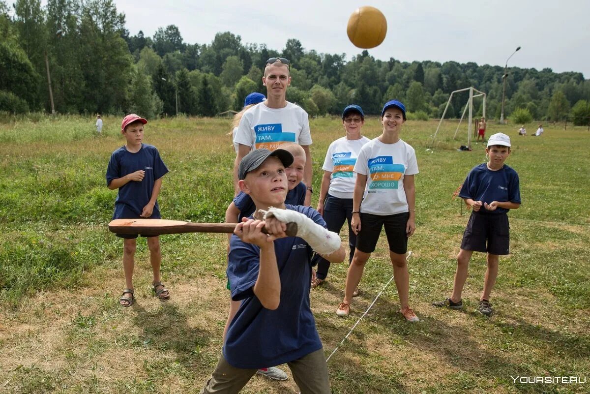 Лапта россии. Лапта игра. Народная игра лапта. Русско народная игра лапта. Национальные спортивные игры.