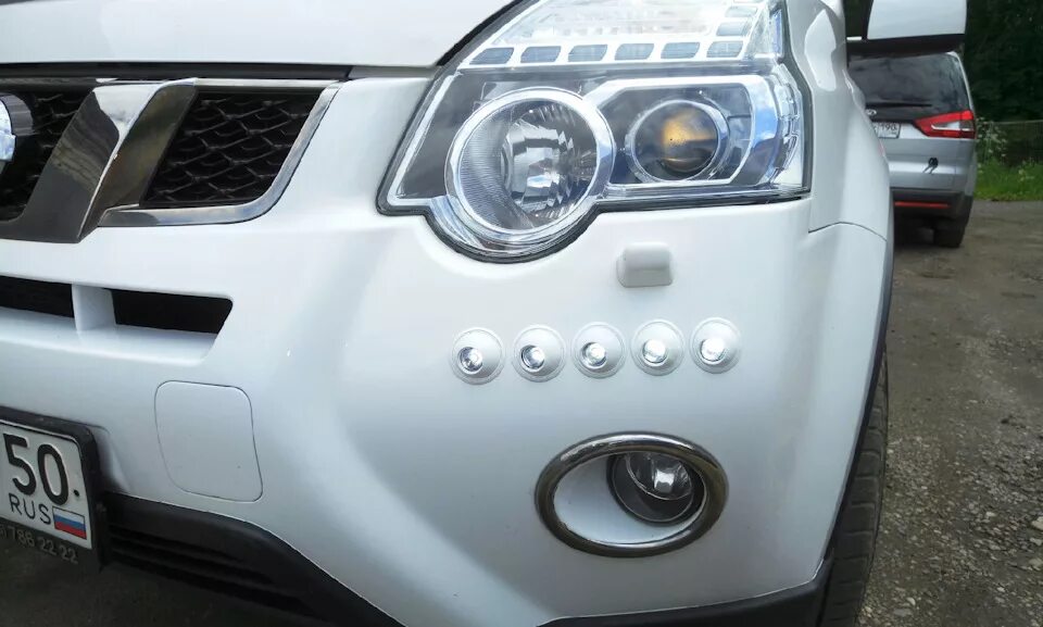 Дхо x. Х Trail t31 фары. Nissan x Trail t31 ПТФ. Nissan x-Trail т 31 ПТФ. Ходовые огни Nissan x-Trail t31.