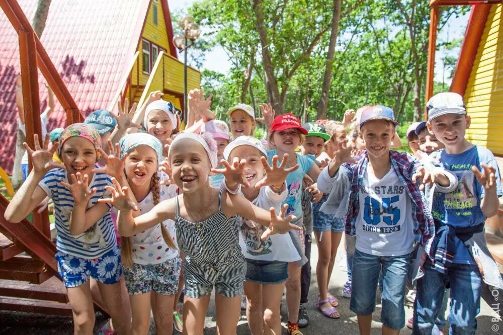 Лагеря дневного пребывания санкт петербург городские. Детский лагерь. Дети в лагере. Детский летний лагерь. Лето лагерь.