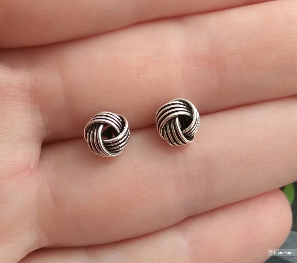 Серьги узелки. Золотые серьги узлом. Пусеты узелки тиффани. Серьги узелки золото. Золотые серьги узлом.