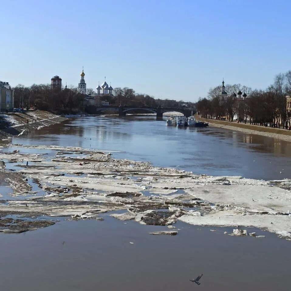 Уровень воды в вологде сегодня. Река Вологда ледоход. Вологда река Вологда. Река Вологда 2022. Уровень реки в Вологде.