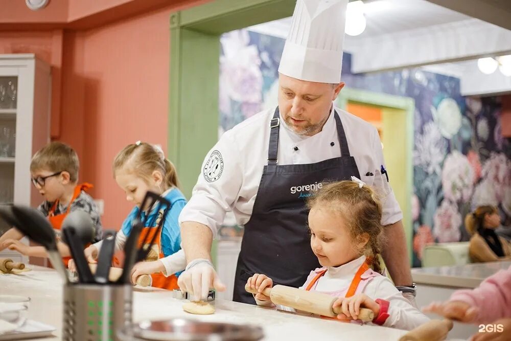 Кулинарная студия в спб event. Кухня повар молекулярной кухни. Кулинарная студия. Илья лазерсон студия. Студия шеф повар.