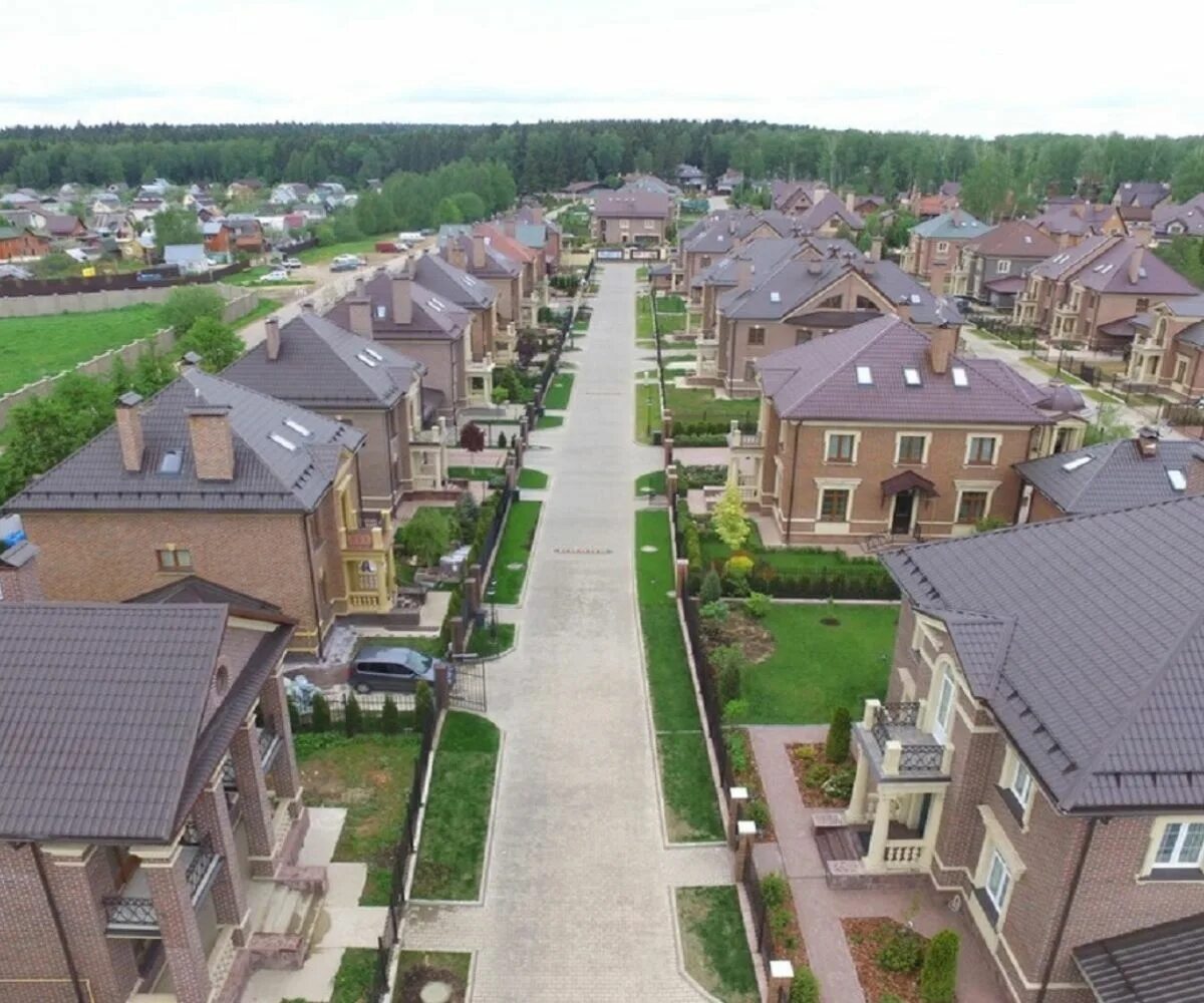 Коттеджный поселок английский сад богучарово тула. Дачный поселок поречье. Коттеджный комплекс дачи. Комплекс дачных поселков. Кп аносино английский.