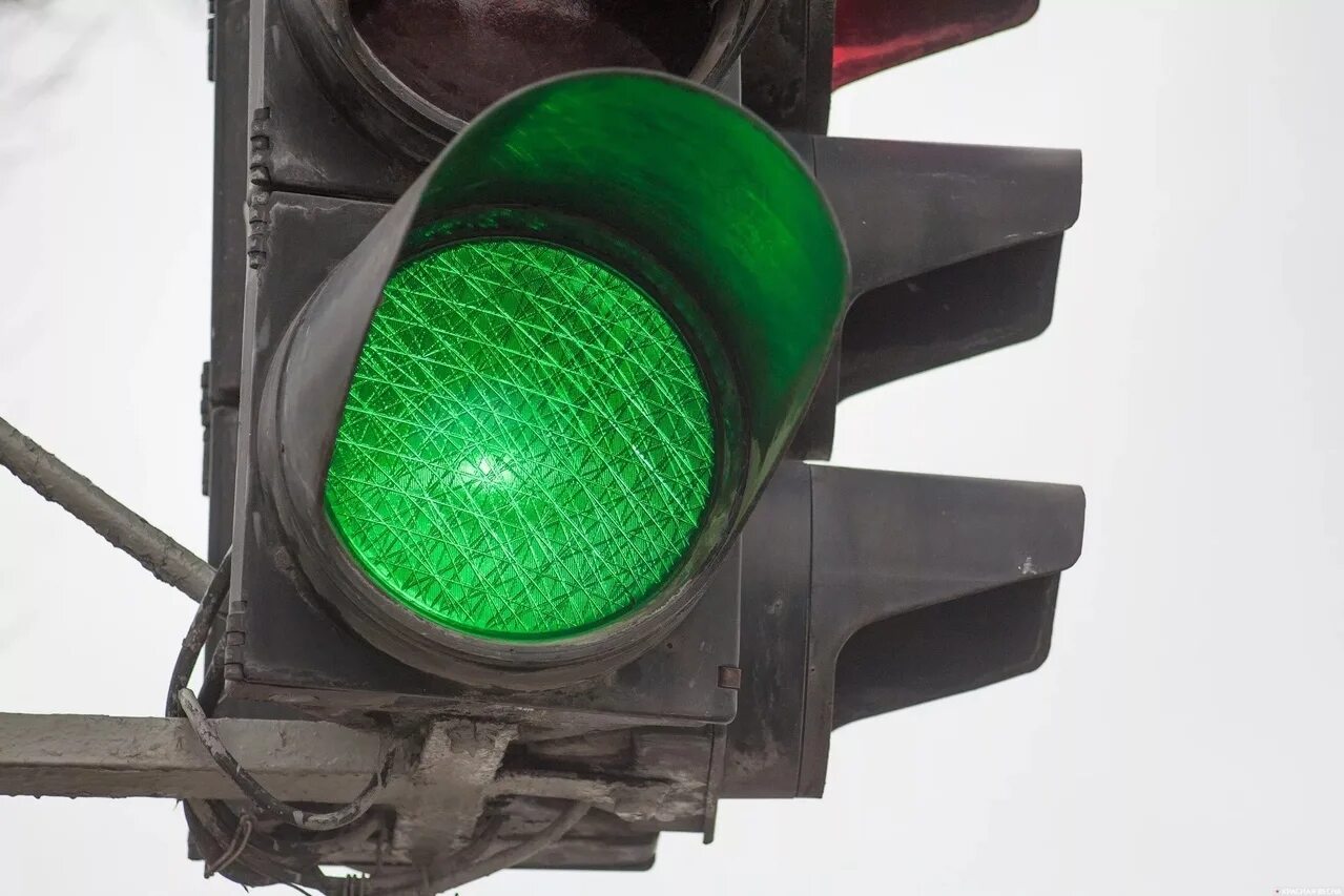 Загорелся зеленый свет светофора