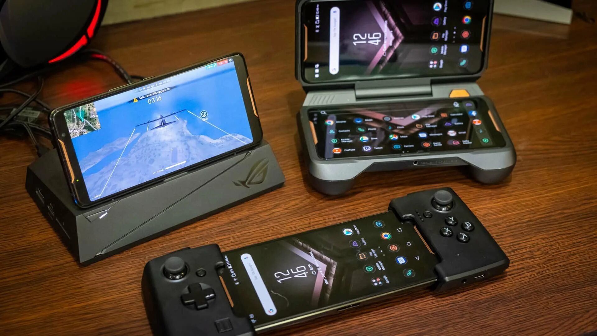 Бюджетные игровые телефоны 2024. ASUS ROG Phone 3 Accessories. ASUS ROG Phone 2. ASUS ROG Phone. Игровой телефон.