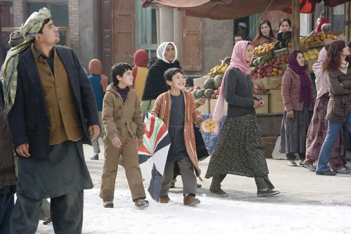 Kite runner. Бегущий за ветром the kite runner. халед хоссейни бегущий за ветром. амир и хасан.