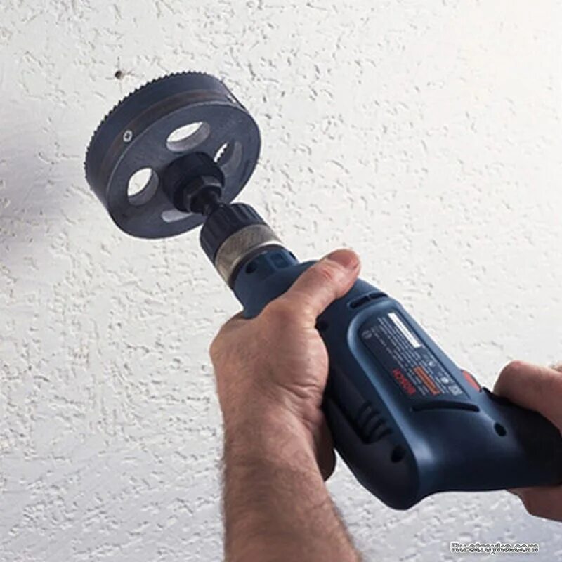 Панель пвх с отверстиями. Сверление отверстий в пластике. Самоделки из пластиковой трубы. Отверстие под лампу пластиковых панелей. Сделать отверстие в пвх.