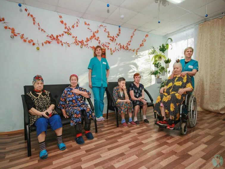 Бабушка в доме престарелых. Дом престарелых иркутская область. Комната в доме престарелых. Медицинское обслуживание дома престарелых. Хову аксы дом интернат для престарелых.