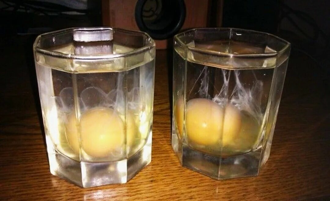 Яйцо в стакан воды на ночь