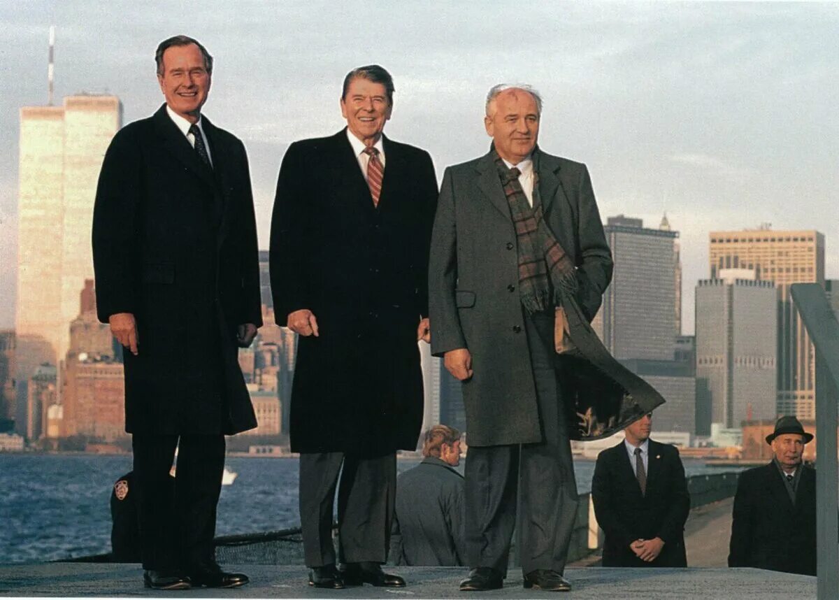 Переговоры рейгана и коля. Рейган Рональд Буш старший и Горбачев. Рейган и горбачёв в Нью-Йорке.
