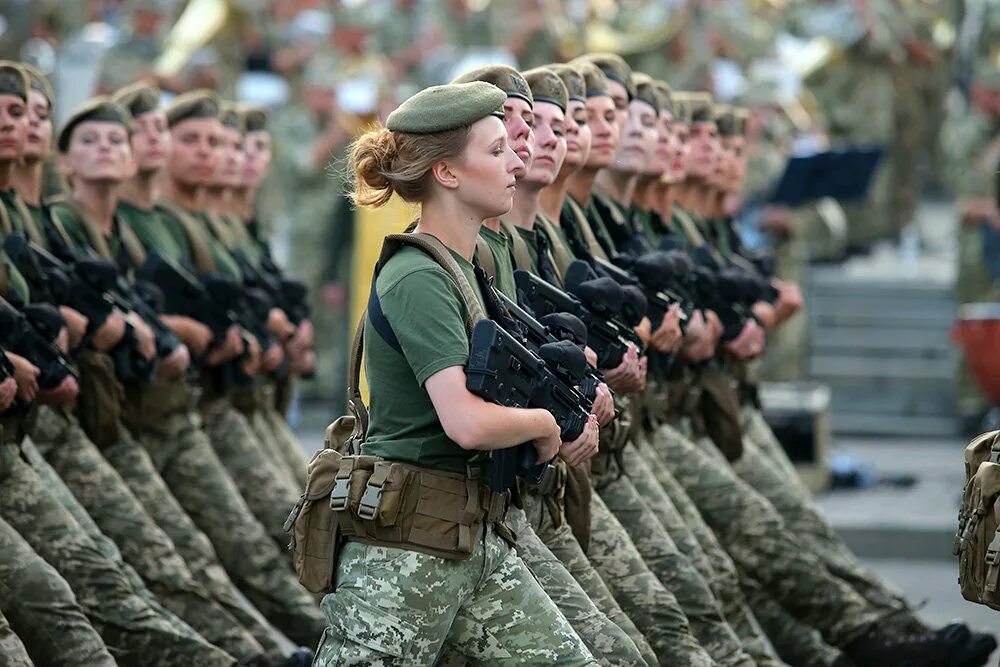 Военнообязанные лицо. Женщины в армии. Женская армия. Женщины военные в России. Женщины солдаты России.