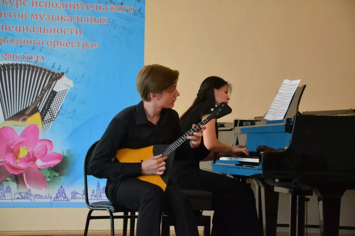 Цмш филиал сибирский кемерово. Дети в музыкальной школе. Музыкальное училище нижнекамск. Сириус центр искусство. Игра на духовых инструментах.