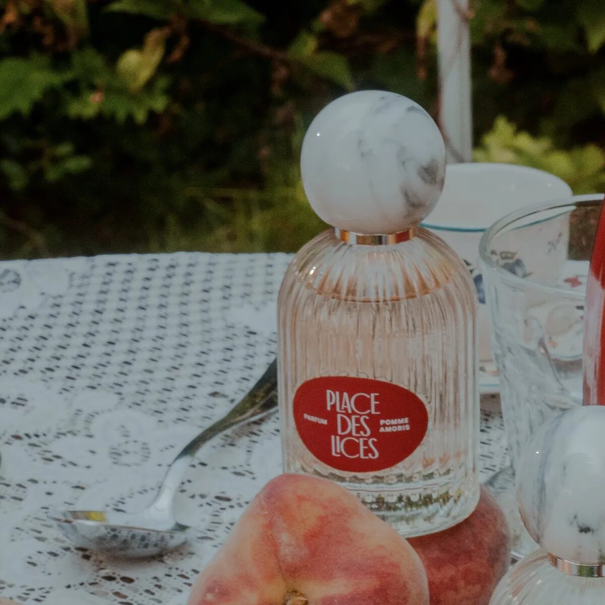 Des lices. Киприол в парфюмерии. Духи place des lices купить. Асимиаки плейт плейс духи. Купить place des lices.