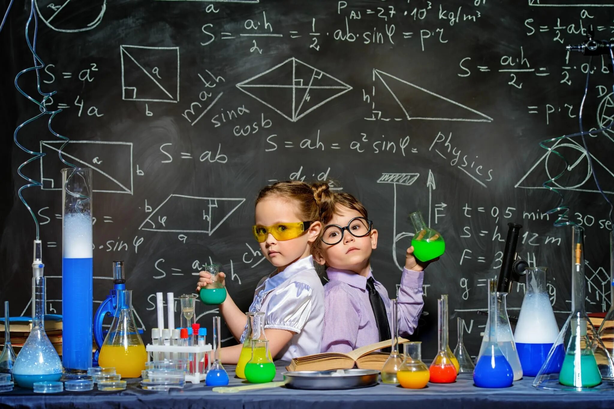 Школа наука жизни. Наука для детей. Дети гении науки. Научные опыты в начальной школе. Дети изучают науку.