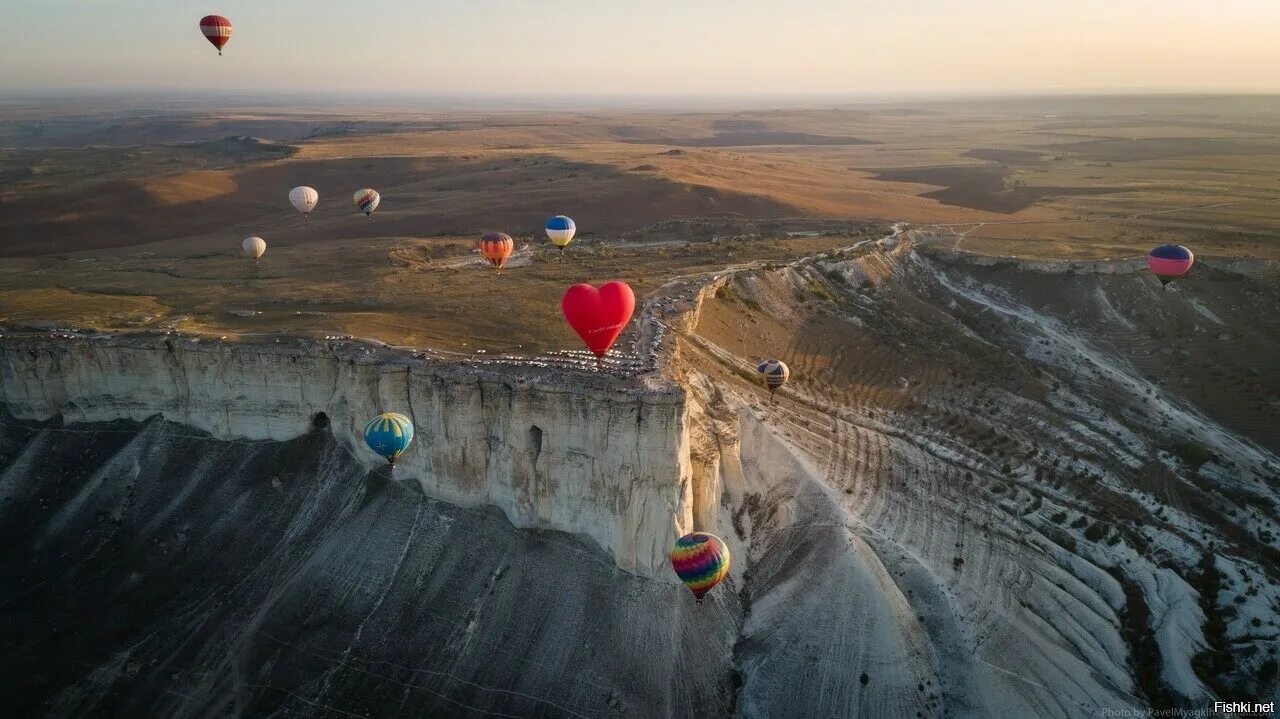 Крым на воздушном шаре. Крымская Каппадокия белая скала. Крым белая скала фестиваль Белогорск воздушных шаров. Белая скала АК Кая воздушные шары. Белая скала АК Кая фестиваль воздушных шаров.