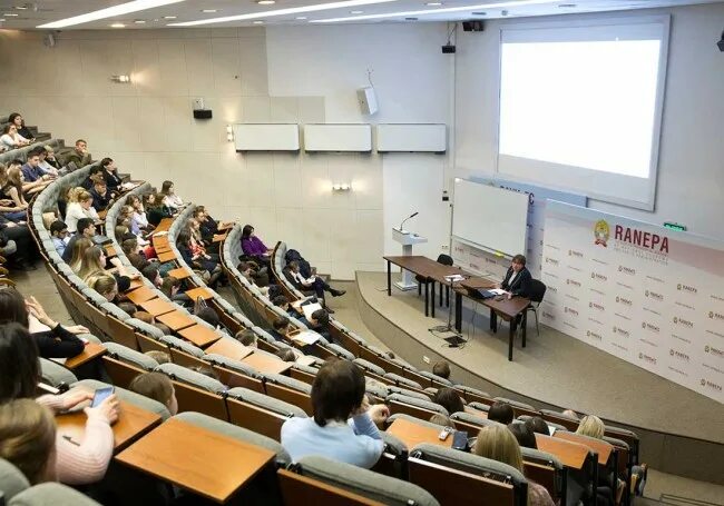 Лекция тренинг. Лекционный зал ранхигс. Лекция в аудитории. Видеоконференции для дистанционного образования. Лекция в университете.