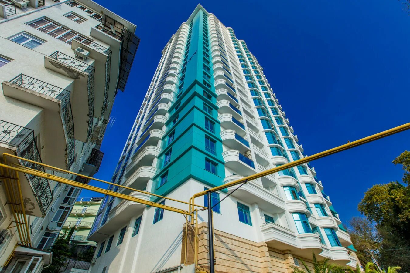 Белые ночи дагомыс. White sochi. Санаторий белые ночи в лоо. Жк автобиография сочи. White sochi.