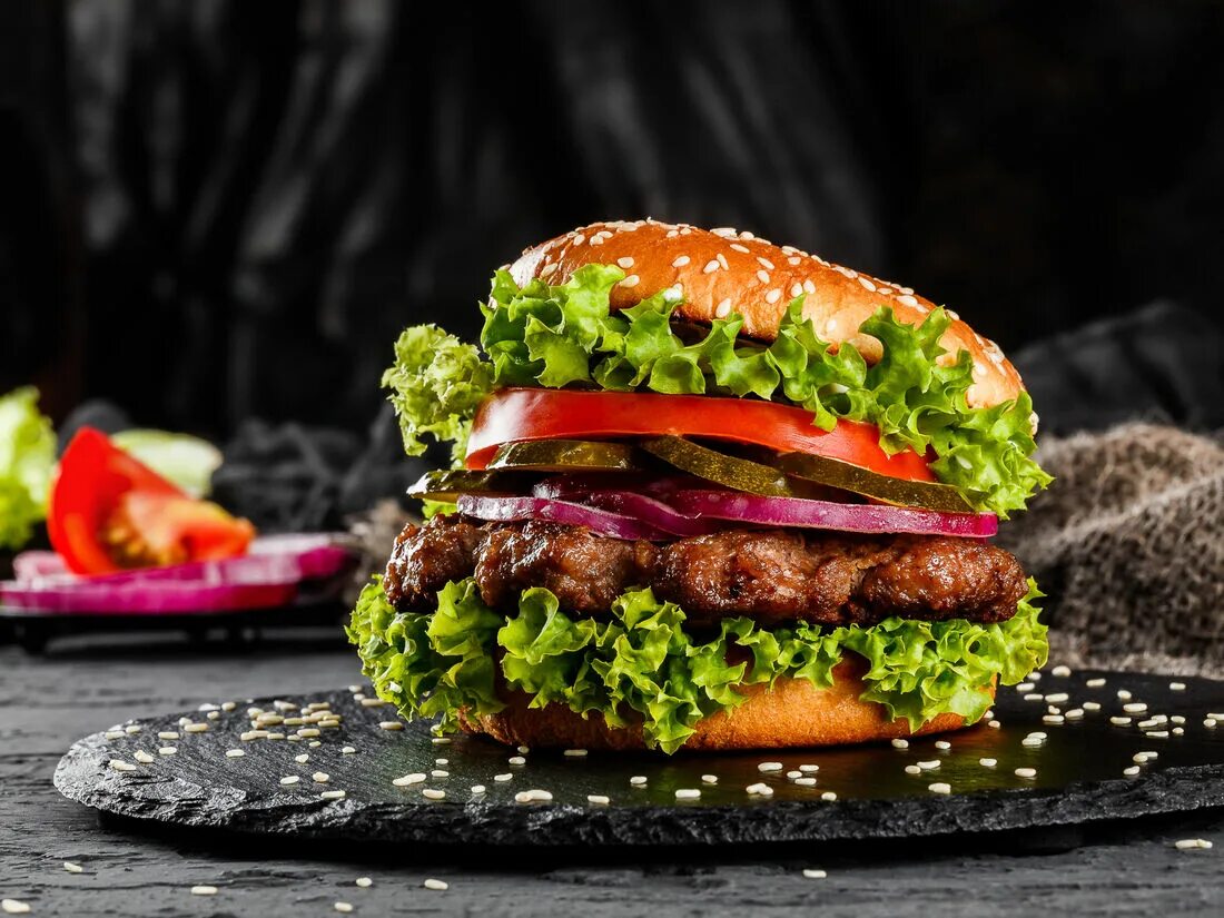 Чиз бекон гамбургер бургер кинг. Закажи любимый бургер с доставкой. Burger king россия сокол. Бургер и картошка фри. Лист салата для бургера.