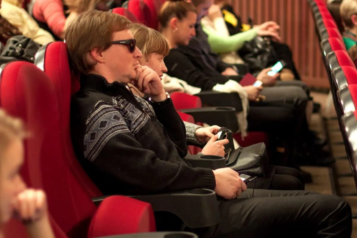 кинотеатр. показ кинофильма. каро 11 октябрь москва 1 зал. показ кинофильма. каро 11 октябрь imax зал.