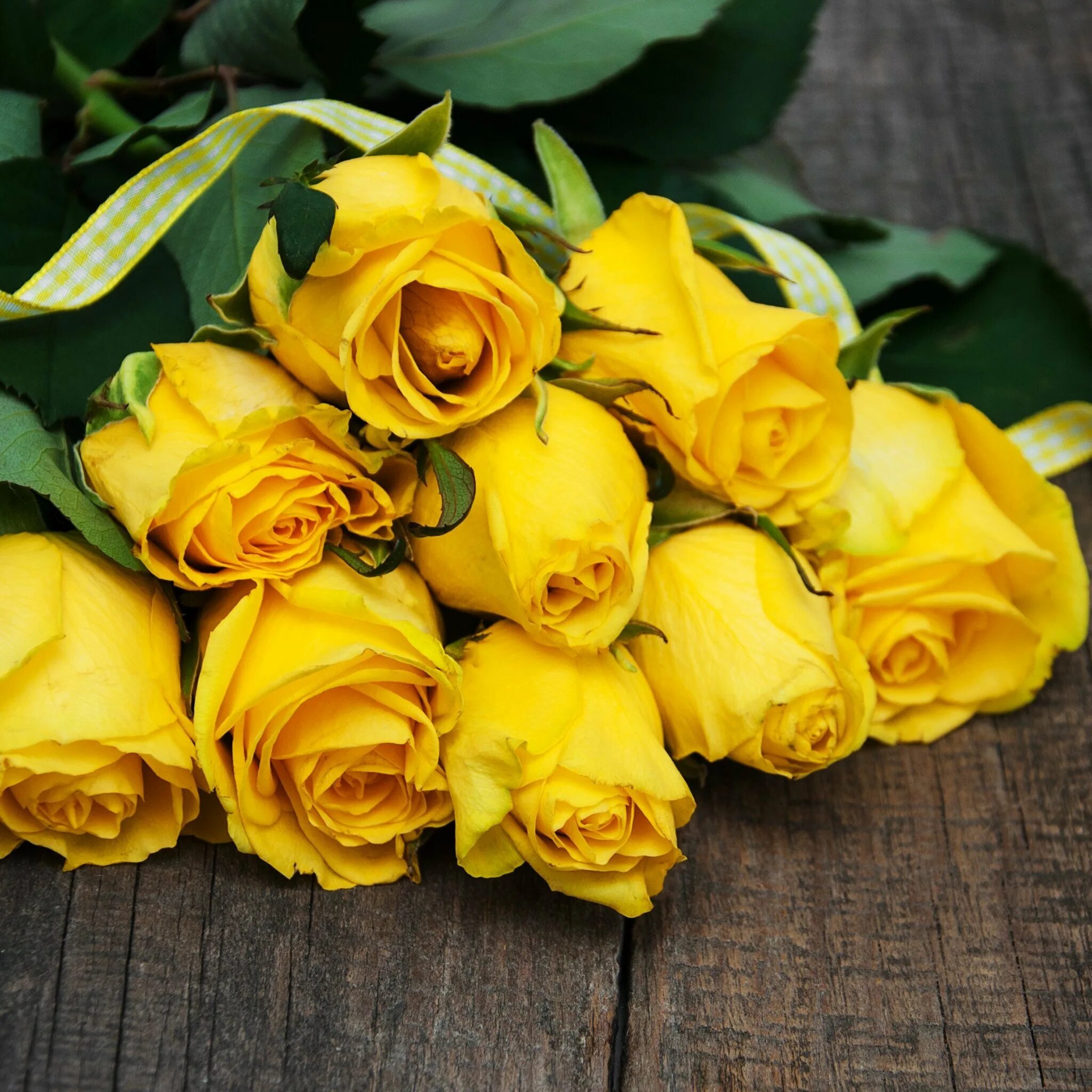 Открытка с желтыми розами