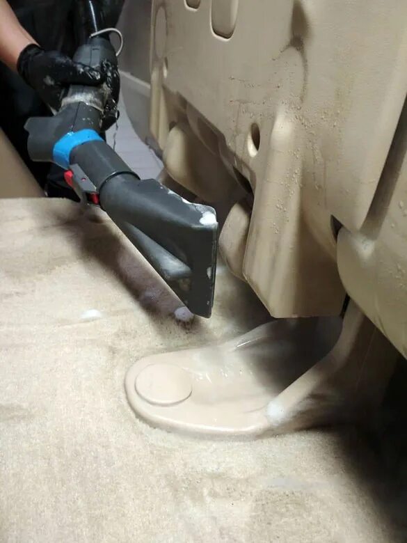 Химчистка салона автомобиля. Автомойка детейлинг. Химчистка автомобиля. Химчистка карита москва. Химчистка салона автомобиля.