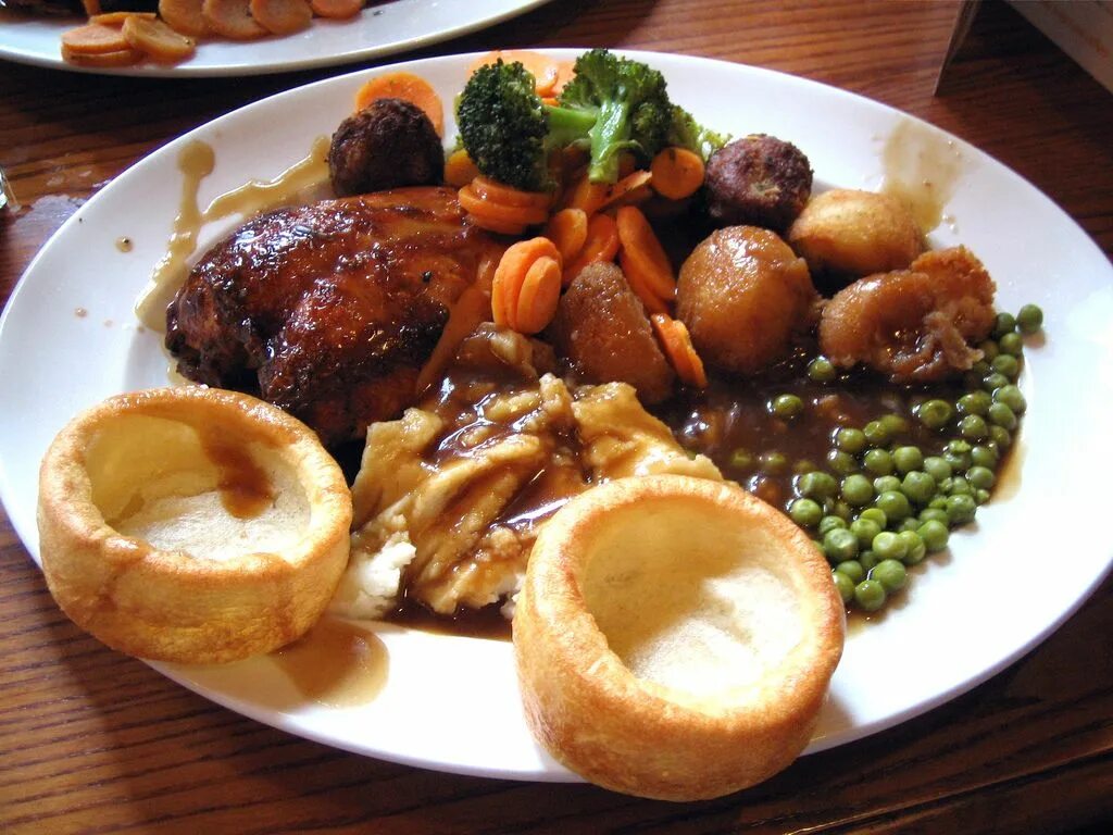 Национальные блюда англии. Sunday Roast Carvery в Англии. Сандей Роаст. Обед в Великобритании. Английский ужин.