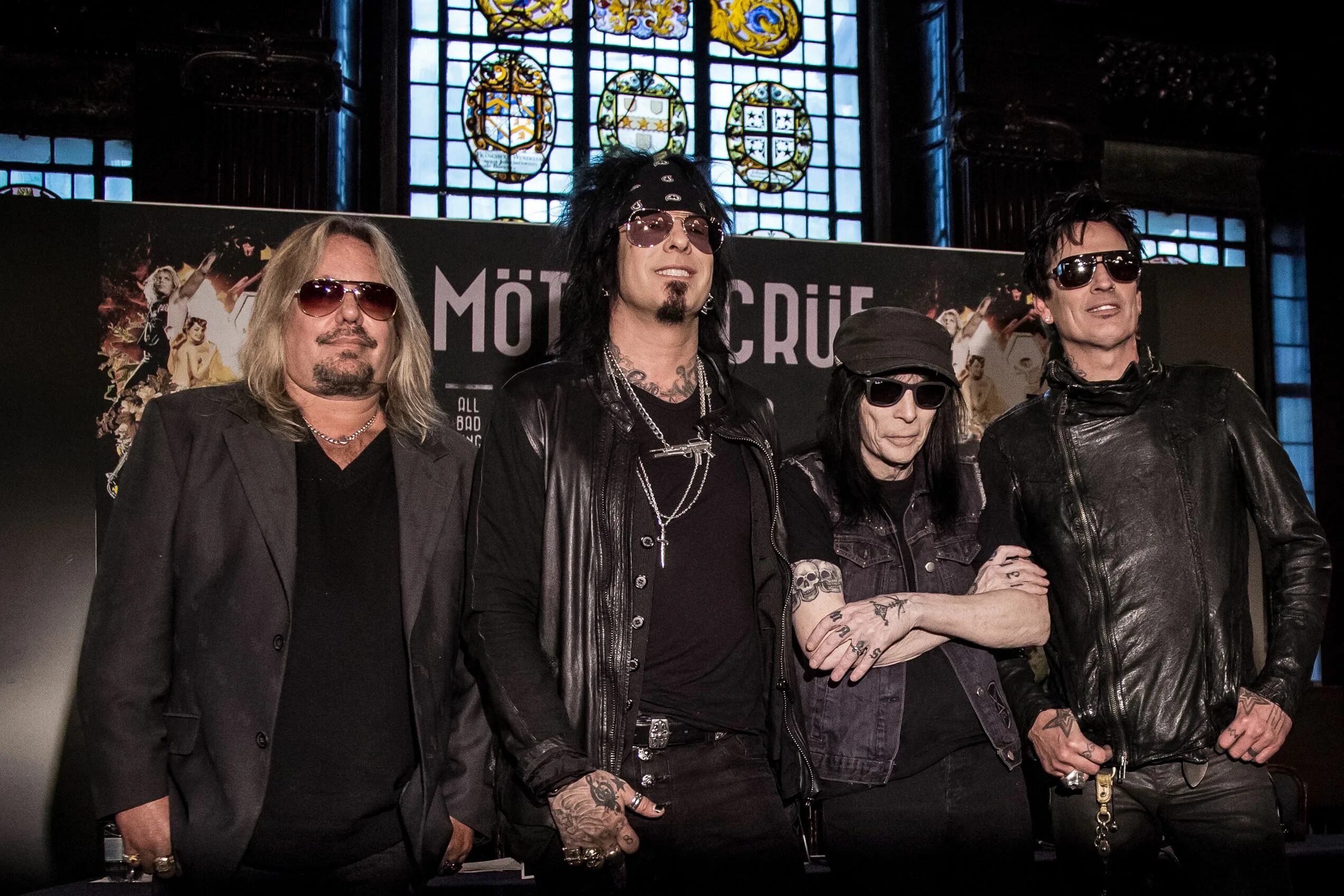 Группа mötley crüe. Мотли крю слушать лучшие песни хиты. Группа mötley crüe. Motley crue. Motley crue 1980.