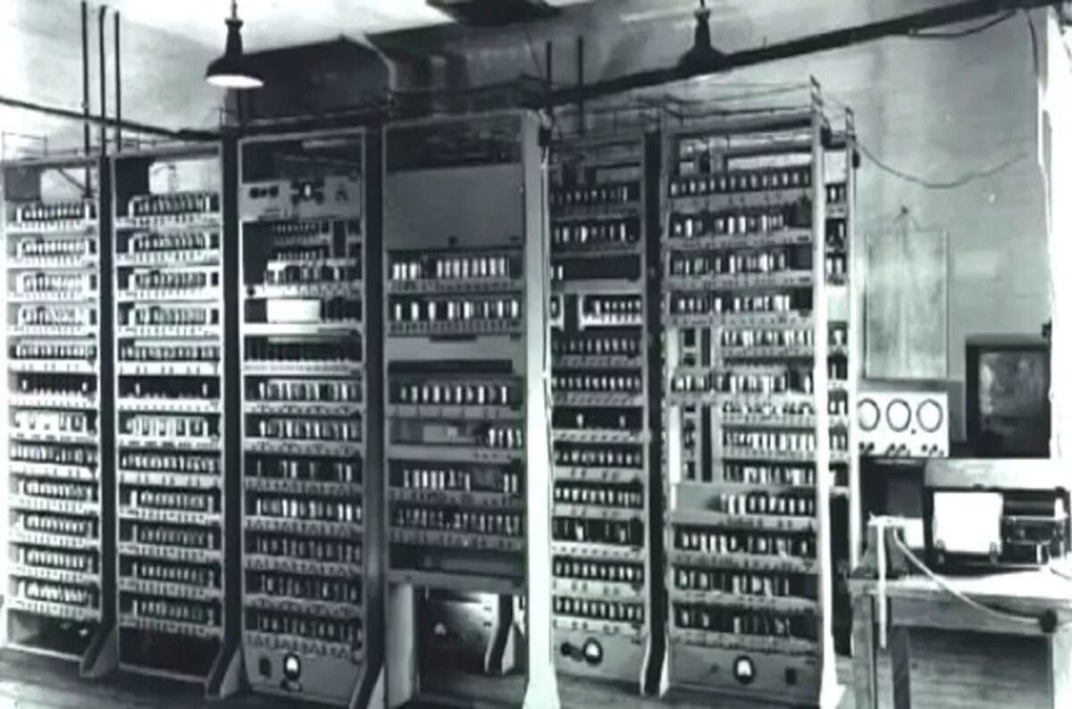 Станция первого поколения. Второе поколение ЭВМ ЭНИАК. Eniac 1. Архитектура ЭНИАК. EDSAC 1952.
