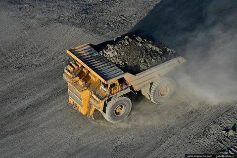 В один самосвал загрузили