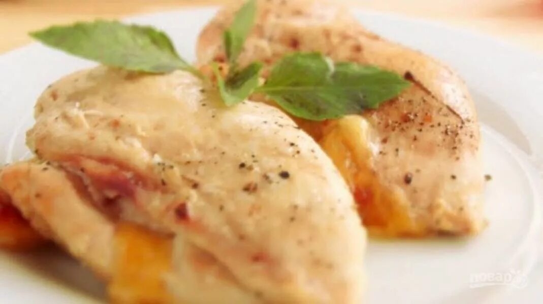Куриное филе холодная обработка. Нежная курица. ласковая курица. нежная курица по итальянски. куриное филе под грушей.