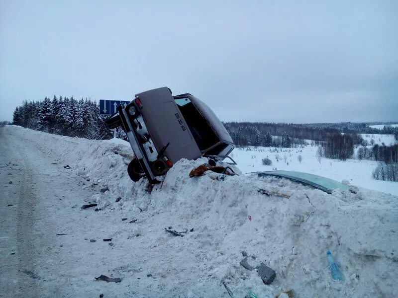 Вакансии водитель пермский край. Авария Полазна Чусовой. Авария на трассе Полазна Чусовой. ДТП на трассе Полазна Чусовой. Авария в Перми Полазна Чусовой.