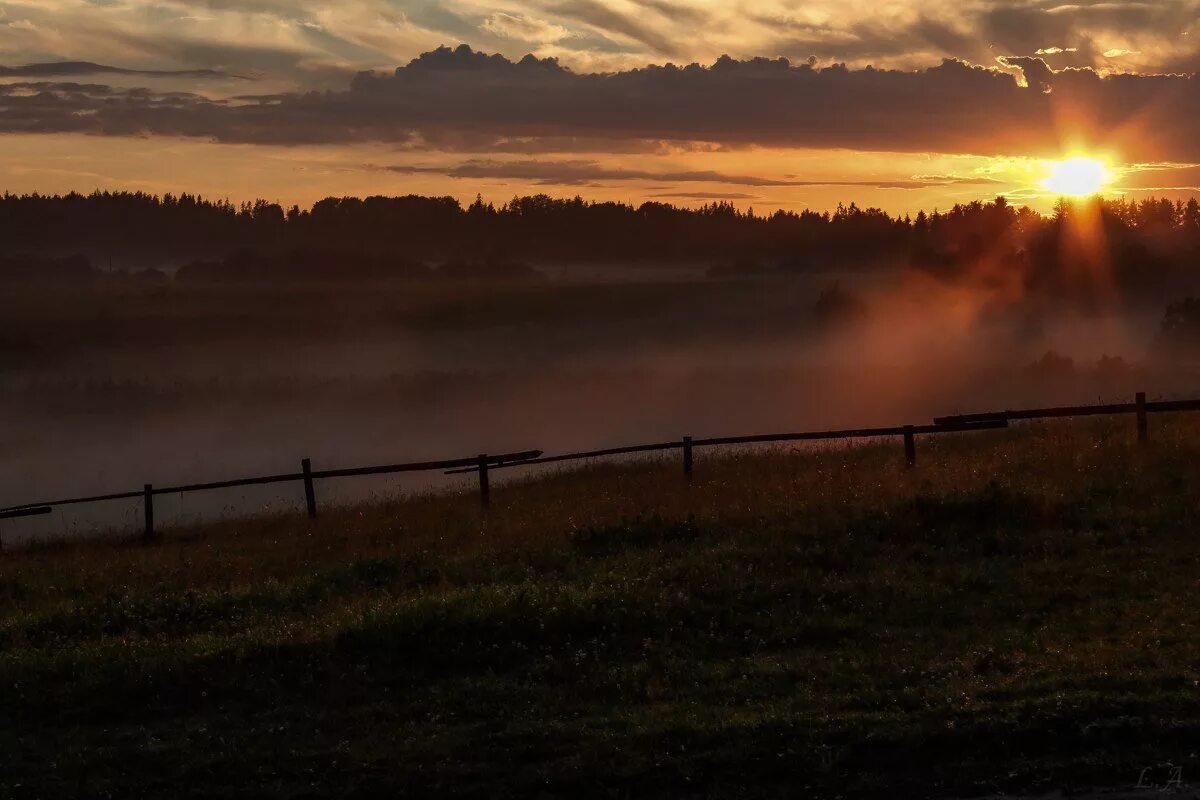 Капли на стекле. Красивый закат после дождя. Дождь и солнце. Дождь на закате. Дождь на рассвете.