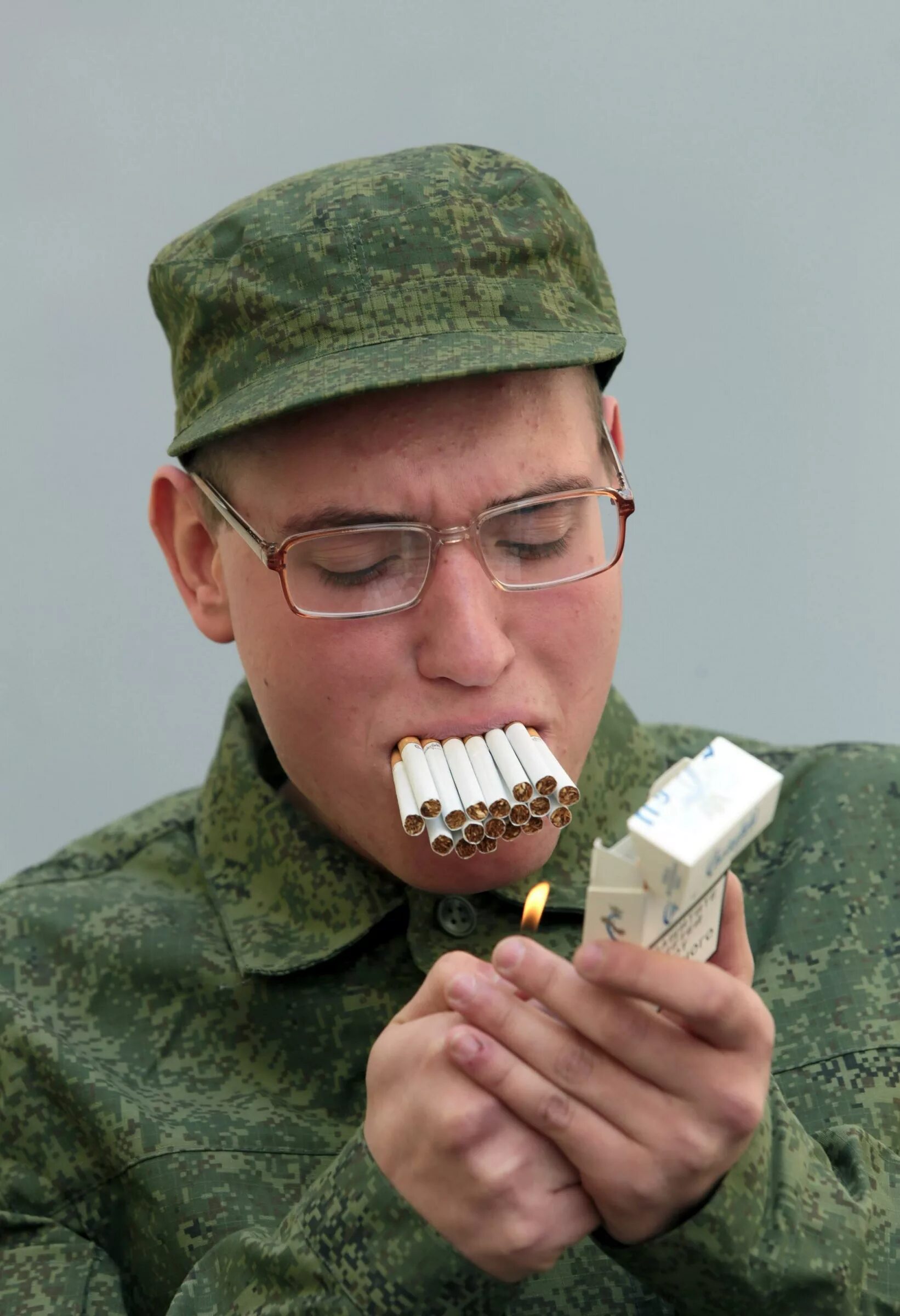 Старик сидит. Советские вещи. Дед достаться. Дед достаться. Грустный дед гарольд.